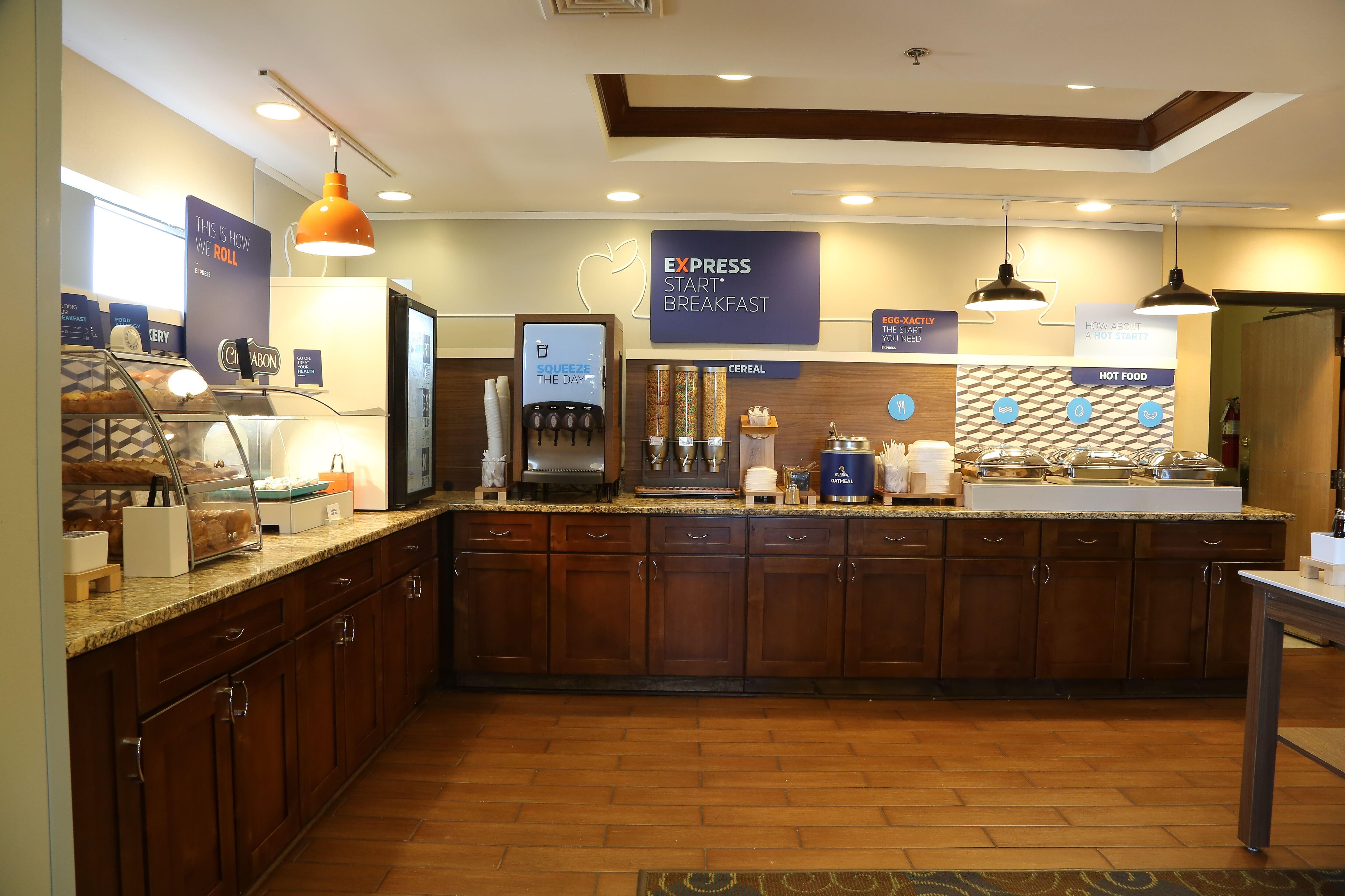 Holiday Inn Express Hotel & Suites Cleveland - Ms By Ihg Eksteriør bilde