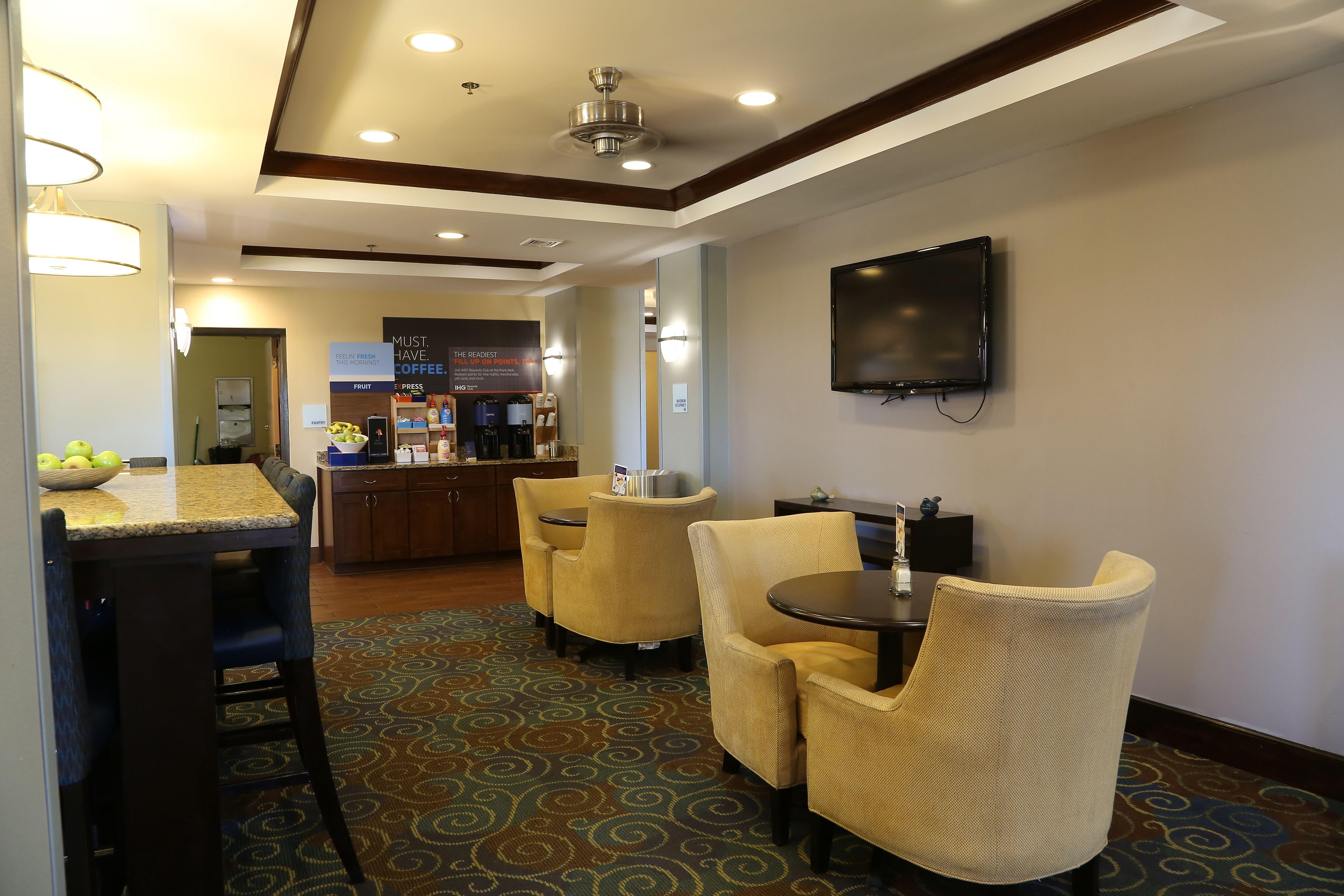 Holiday Inn Express Hotel & Suites Cleveland - Ms By Ihg Eksteriør bilde