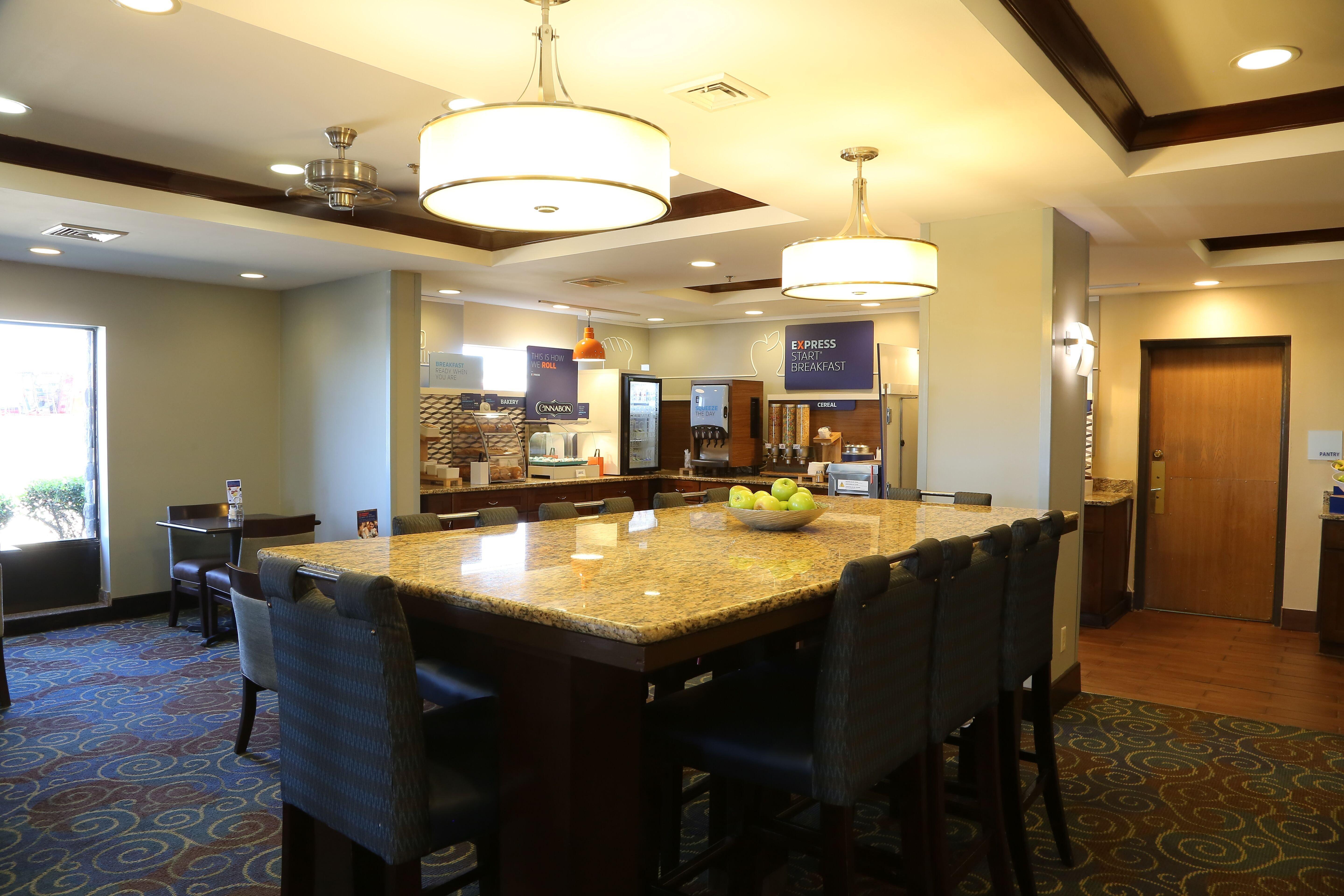 Holiday Inn Express Hotel & Suites Cleveland - Ms By Ihg Eksteriør bilde