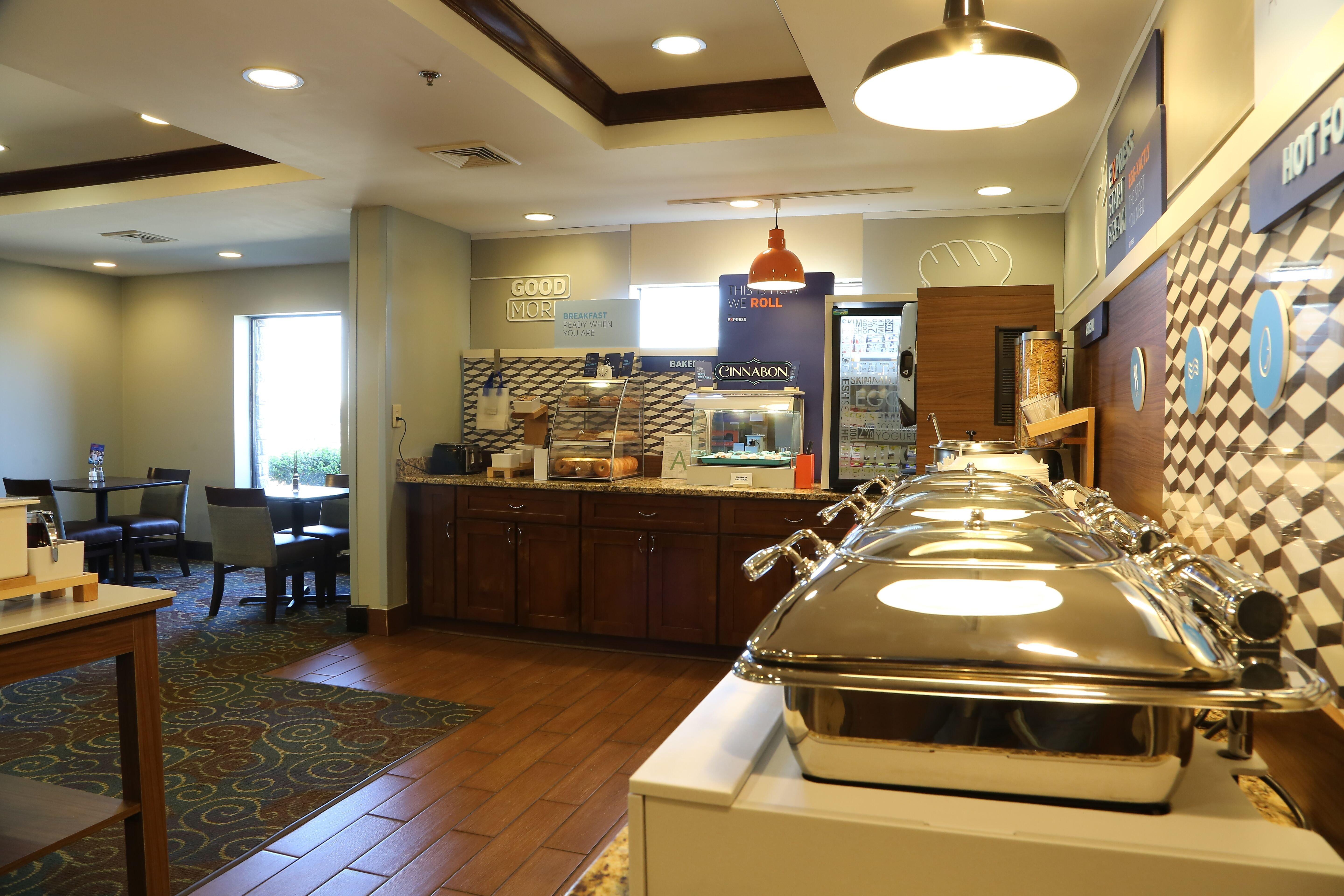 Holiday Inn Express Hotel & Suites Cleveland - Ms By Ihg Eksteriør bilde