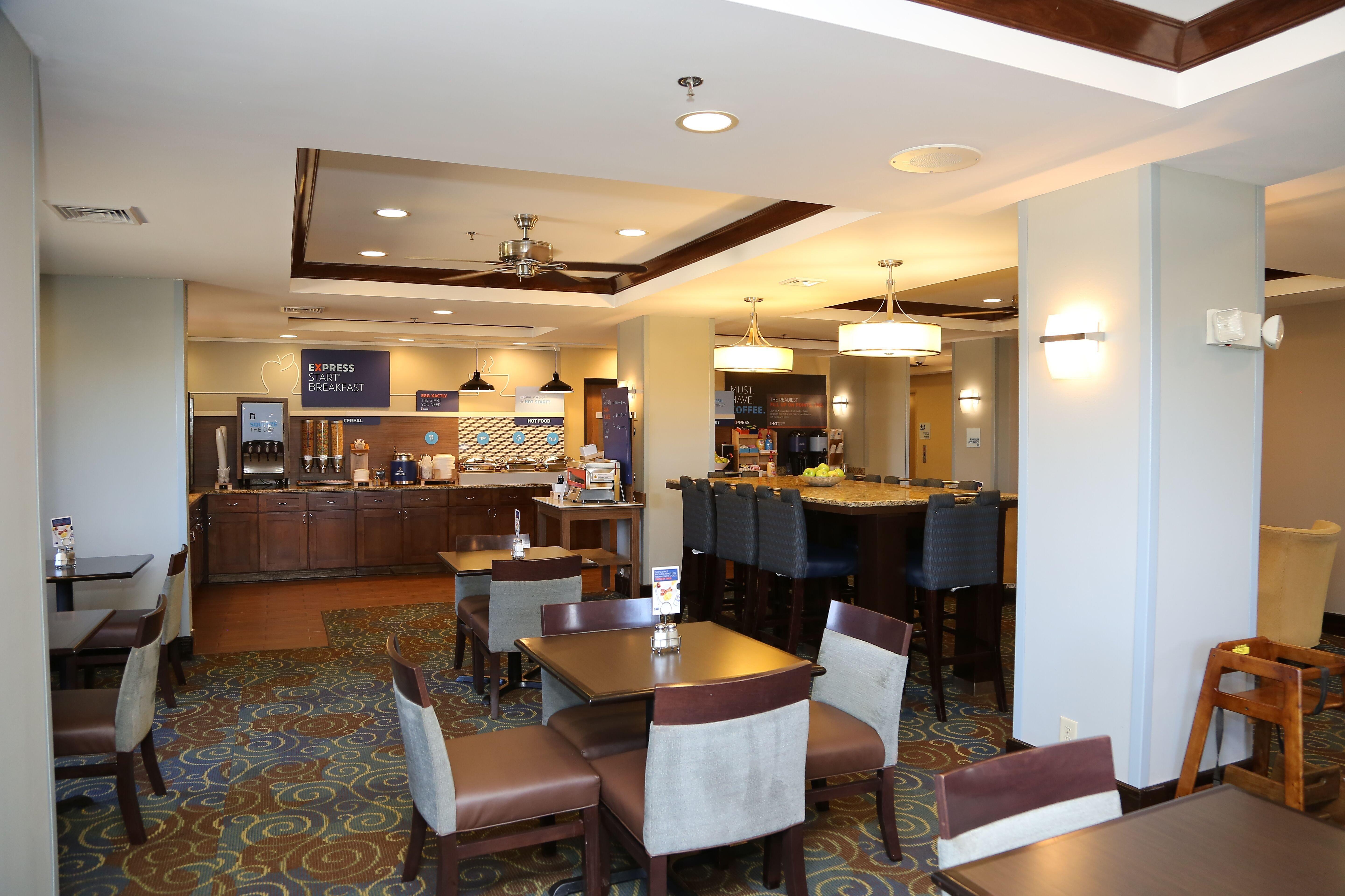 Holiday Inn Express Hotel & Suites Cleveland - Ms By Ihg Eksteriør bilde