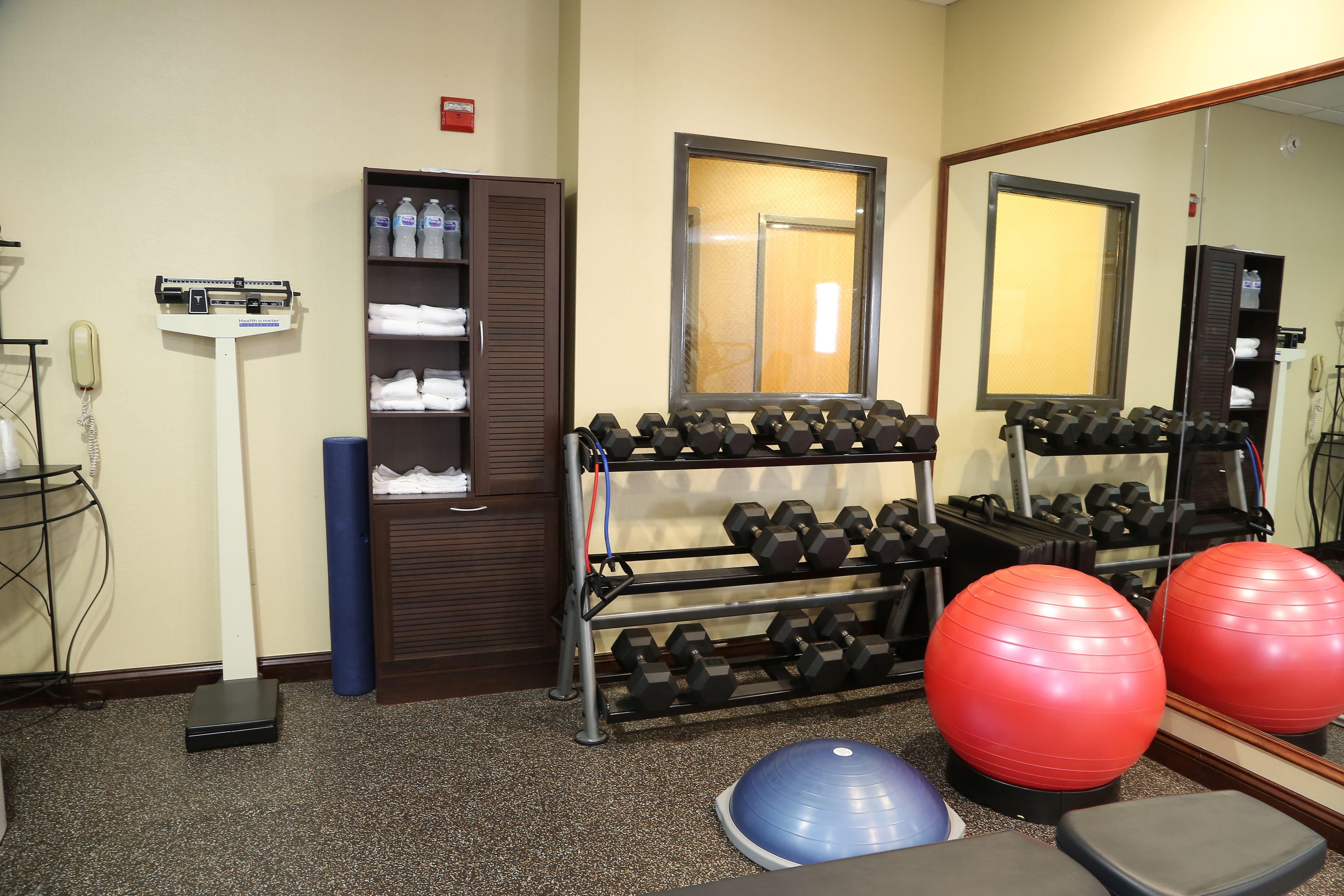 Holiday Inn Express Hotel & Suites Cleveland - Ms By Ihg Eksteriør bilde