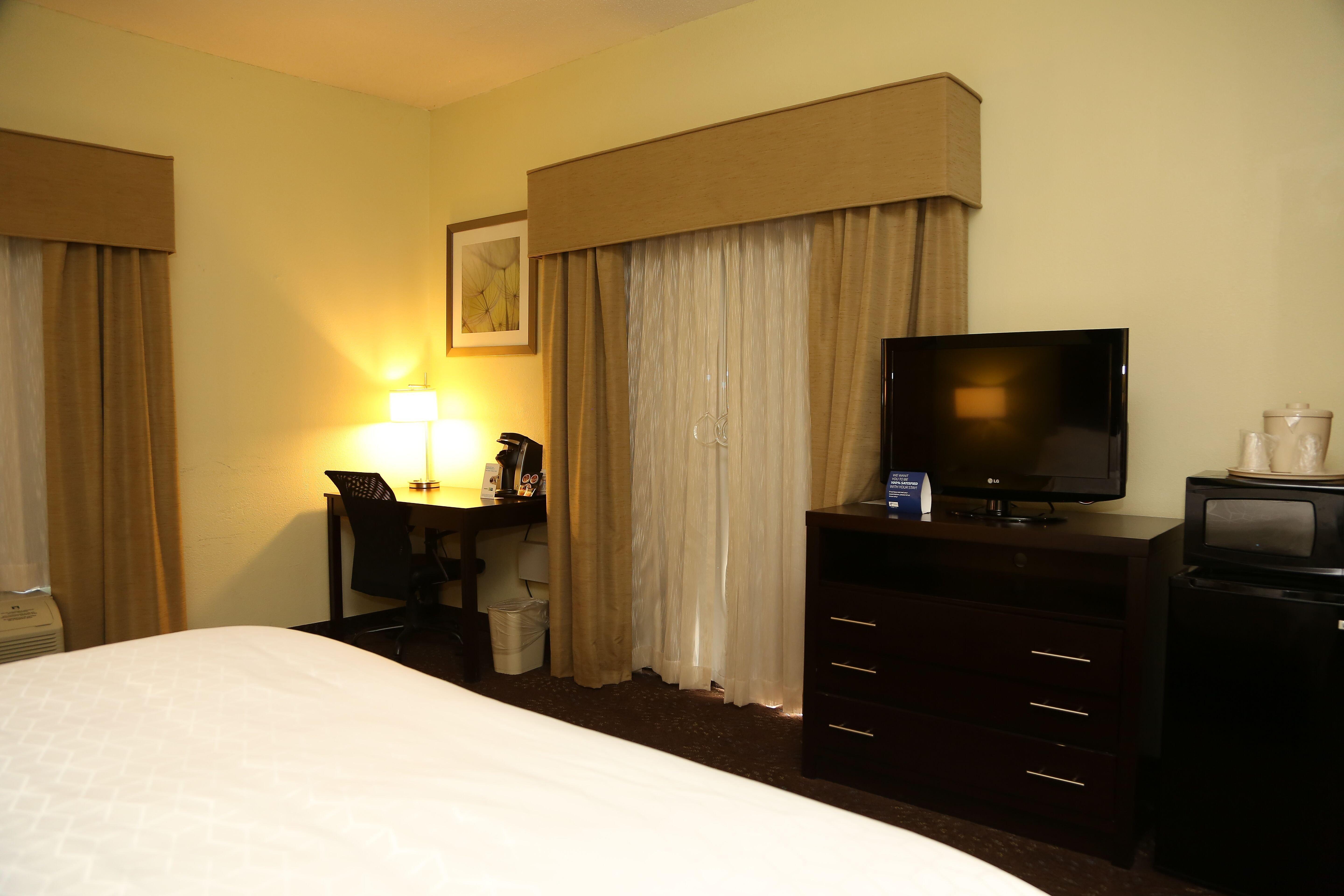 Holiday Inn Express Hotel & Suites Cleveland - Ms By Ihg Eksteriør bilde
