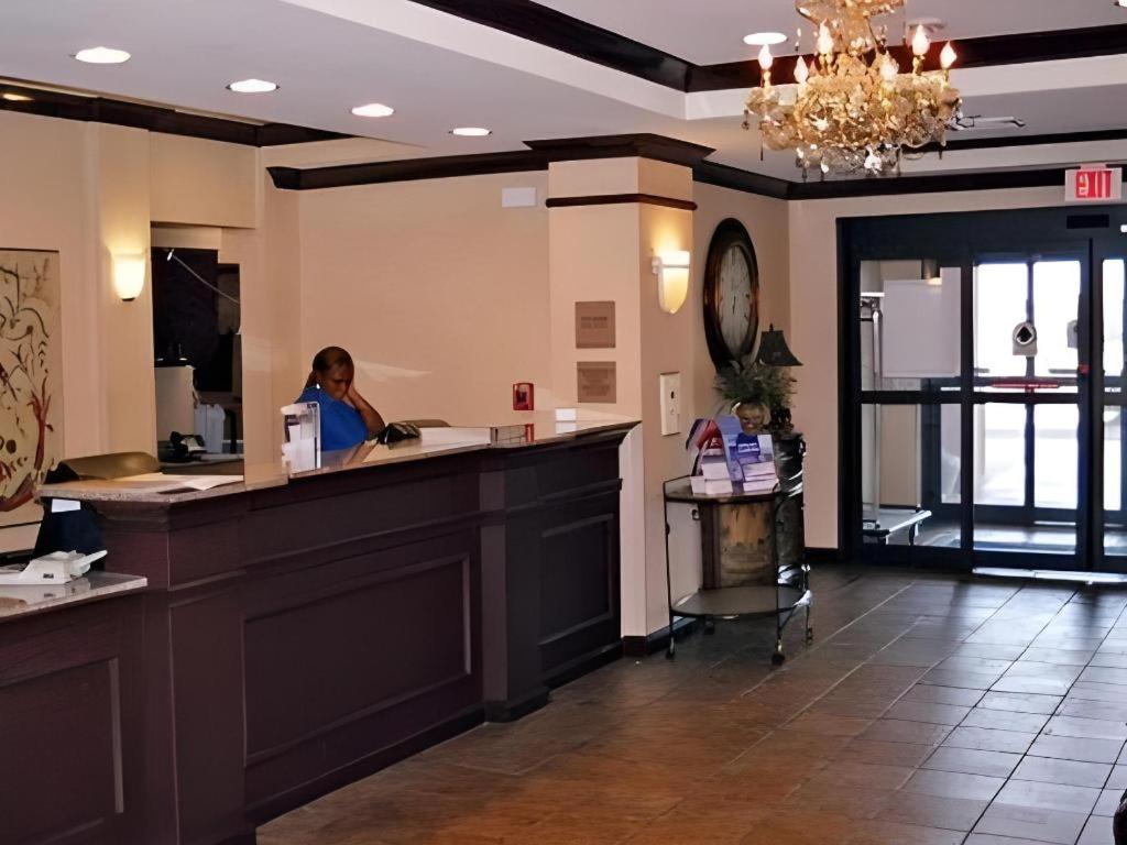 Holiday Inn Express Hotel & Suites Cleveland - Ms By Ihg Eksteriør bilde