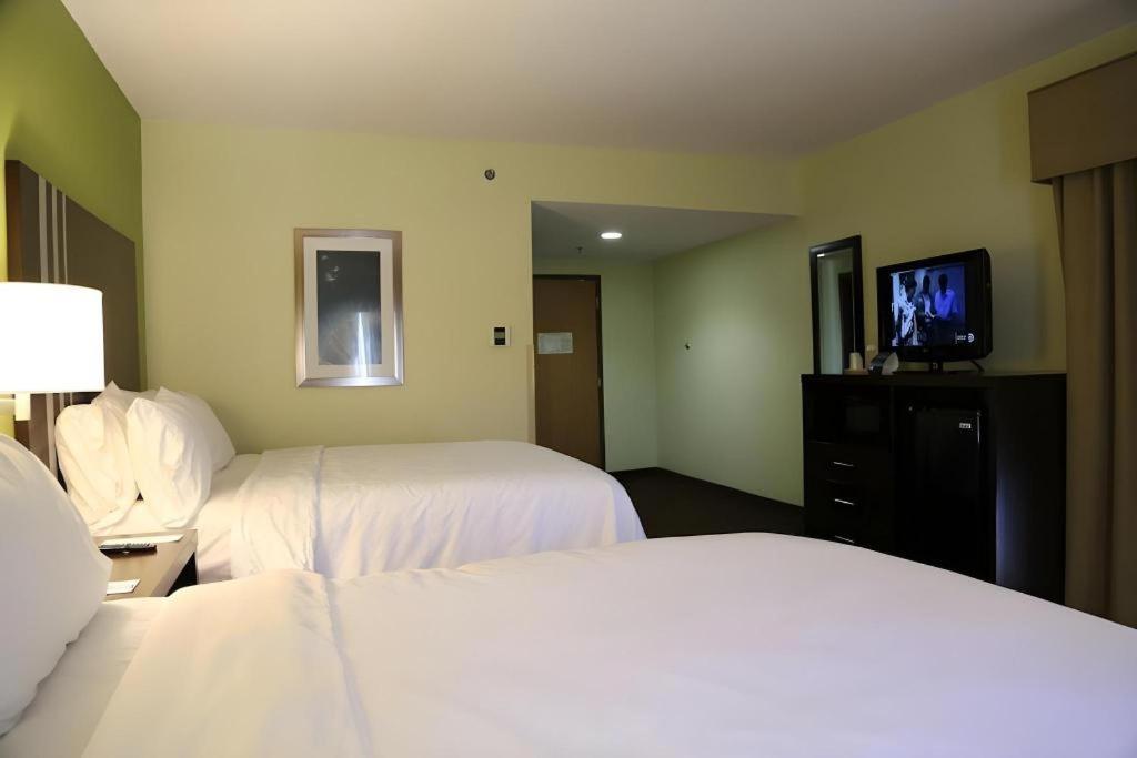 Holiday Inn Express Hotel & Suites Cleveland - Ms By Ihg Eksteriør bilde