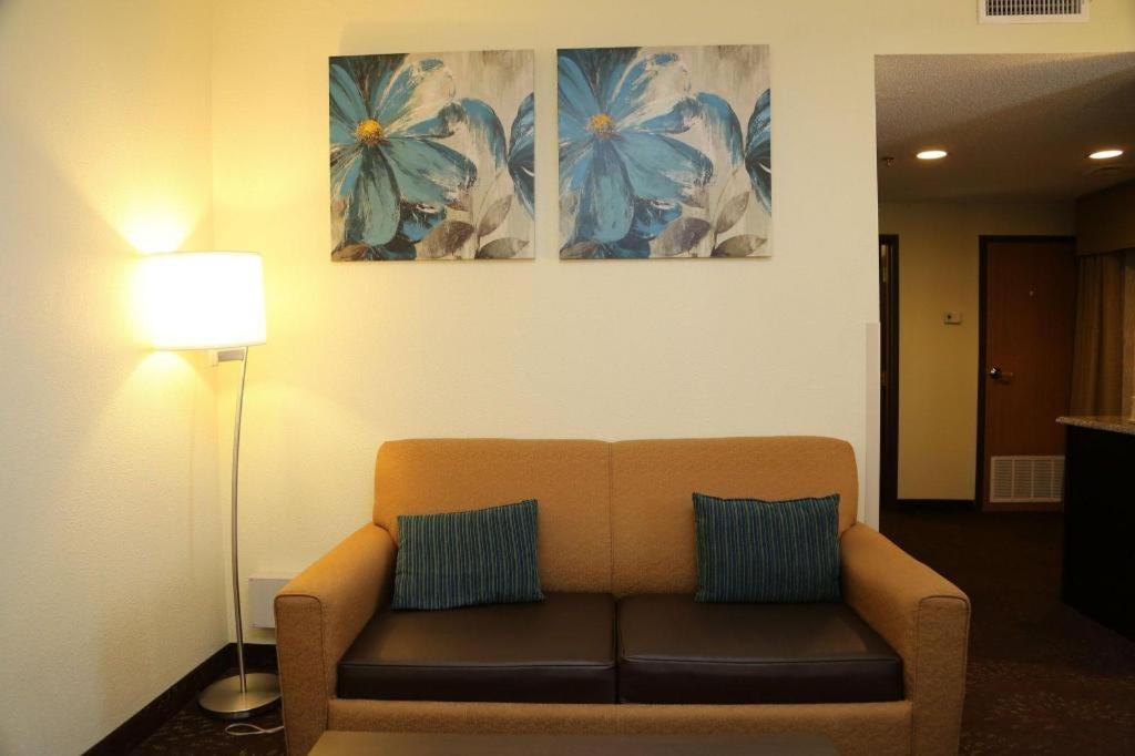 Holiday Inn Express Hotel & Suites Cleveland - Ms By Ihg Eksteriør bilde