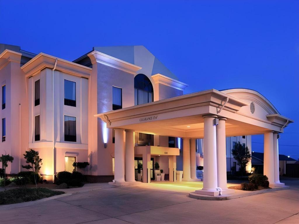 Holiday Inn Express Hotel & Suites Cleveland - Ms By Ihg Eksteriør bilde