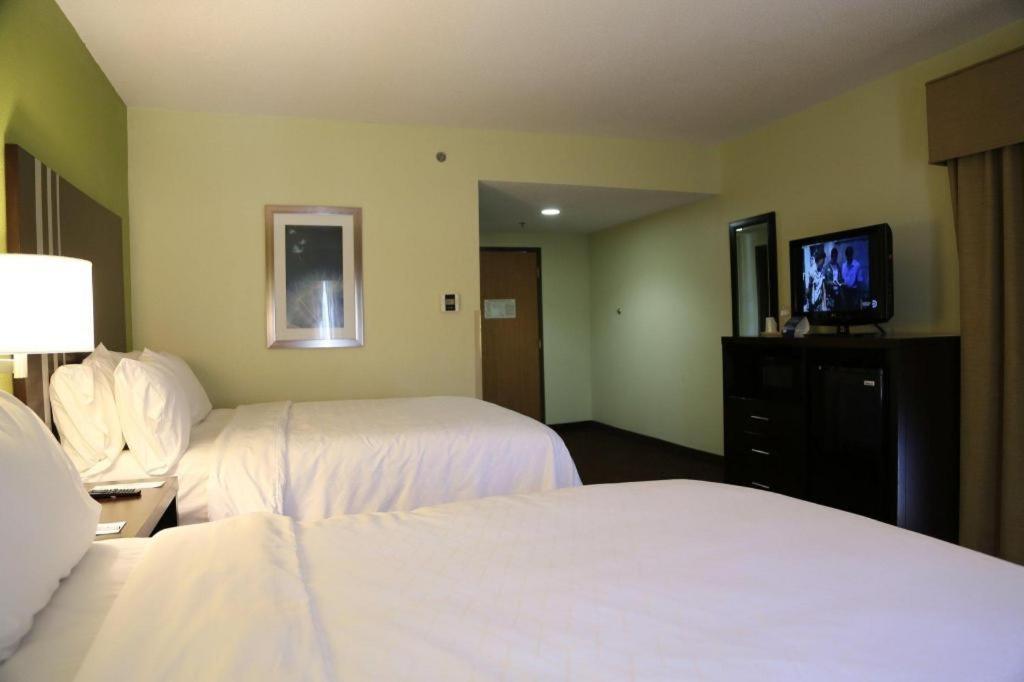 Holiday Inn Express Hotel & Suites Cleveland - Ms By Ihg Eksteriør bilde