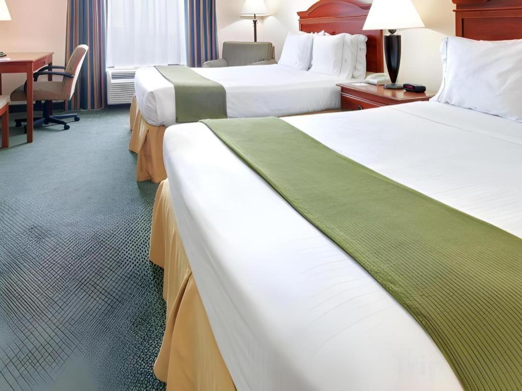 Holiday Inn Express Hotel & Suites Cleveland - Ms By Ihg Eksteriør bilde