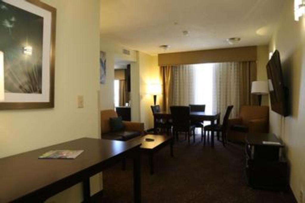 Holiday Inn Express Hotel & Suites Cleveland - Ms By Ihg Eksteriør bilde