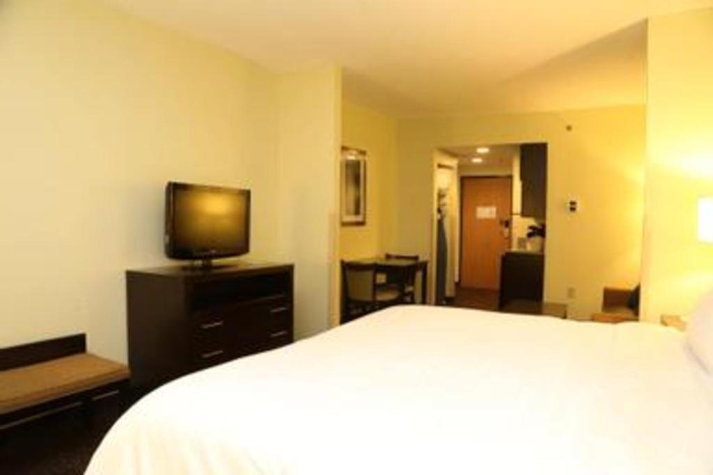 Holiday Inn Express Hotel & Suites Cleveland - Ms By Ihg Eksteriør bilde