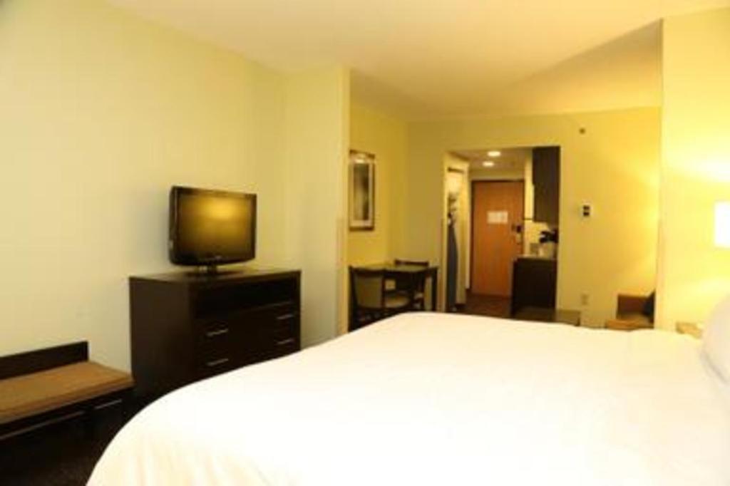 Holiday Inn Express Hotel & Suites Cleveland - Ms By Ihg Eksteriør bilde