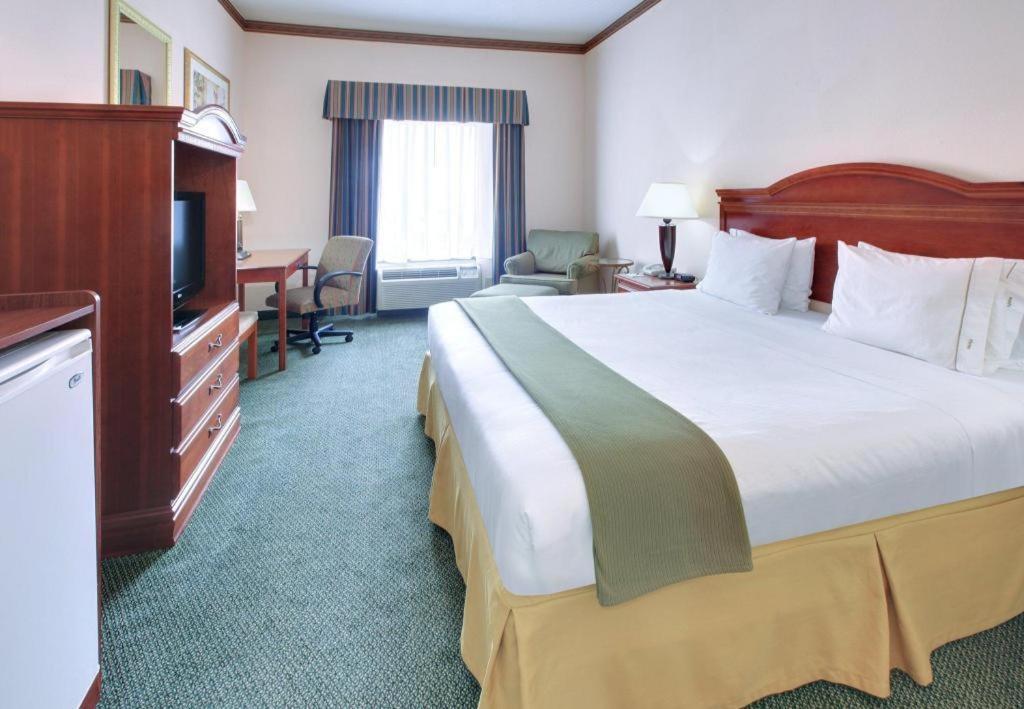 Holiday Inn Express Hotel & Suites Cleveland - Ms By Ihg Eksteriør bilde