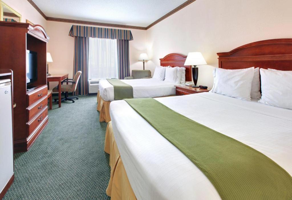 Holiday Inn Express Hotel & Suites Cleveland - Ms By Ihg Eksteriør bilde
