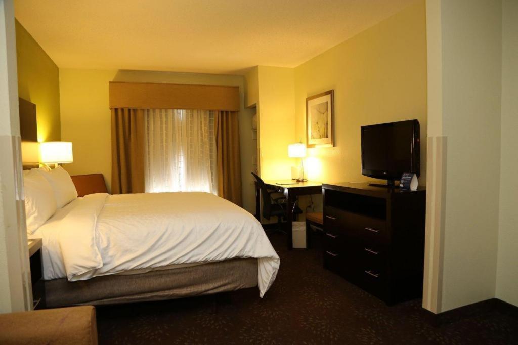 Holiday Inn Express Hotel & Suites Cleveland - Ms By Ihg Eksteriør bilde