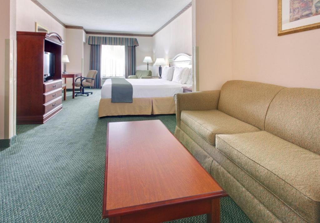 Holiday Inn Express Hotel & Suites Cleveland - Ms By Ihg Eksteriør bilde