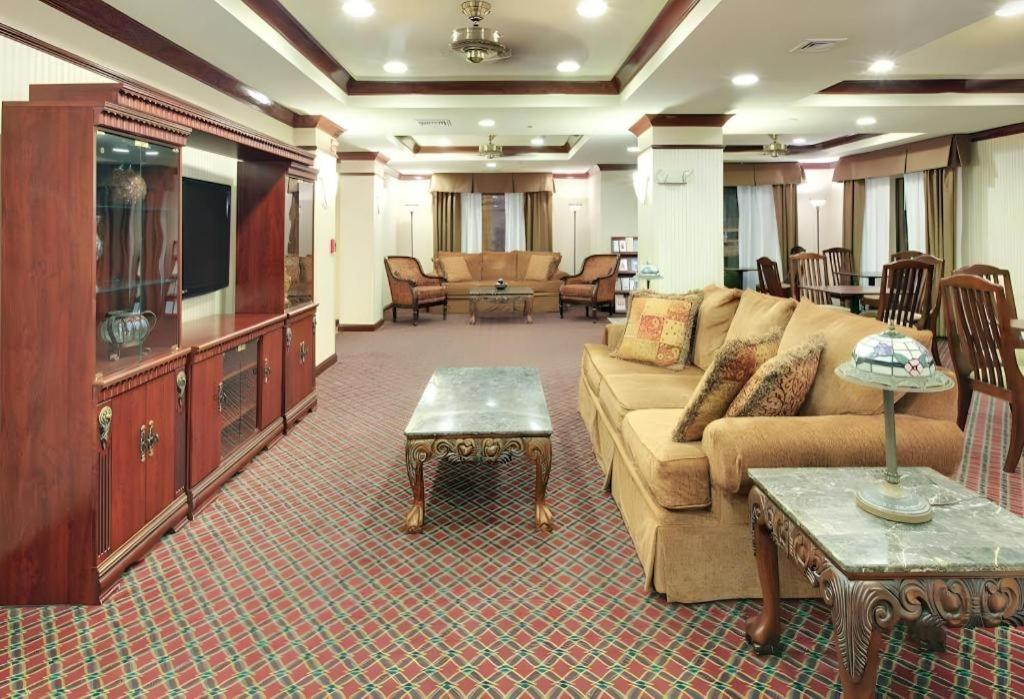 Holiday Inn Express Hotel & Suites Cleveland - Ms By Ihg Eksteriør bilde